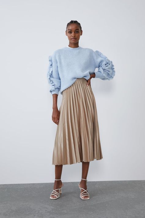 Women's Pleated Skirts | New Collection Online | ZARA United States Satin Midi Skirt Outfits, Midi Skirt Outfits, Capsule Style, Zara Pleated Skirt, Winter Wedding Outfits, Frugal Wedding, Womens Pleated Skirt, Printed Long Skirt, Rock Outfit