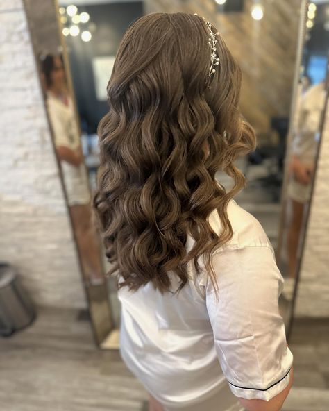 Who says you can’t leave your hair fully down on your wedding day?? Makeup by the sweetest @beautybyadelinellc #bride #bridalhair #curls #fluffycurls #nwihair #nwiwedding #hairvine #headband #bridalglam Curled Wedding Hair Down With Headband, Hair Down With Headband, Wedding Hair Down With Headband, Wedding Hair Loose Curls, Hair Loose Curls, Curled Wedding Hair, Fluffy Curls, Ringlet Curls, Loose Curls Hairstyles