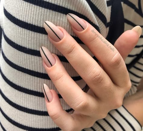 Dope Nails Almond, Black And Nude Nails, Bridesmaid Nails, Bridesmaids Nails, Line Nail Art, Boho Nails, Minimal Nails Art, Edgy Nails, Minimal Nails