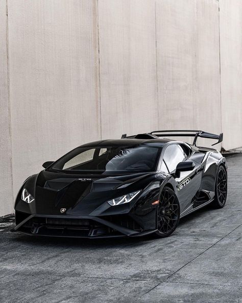 Lamborghini Sto, Lamborghini Huracan Sto, Black Lamborghini, Huracan Sto, Tmax Yamaha, Fast Sports Cars, Lamborghini Cars, Sports Bikes Motorcycles, Fancy Cars