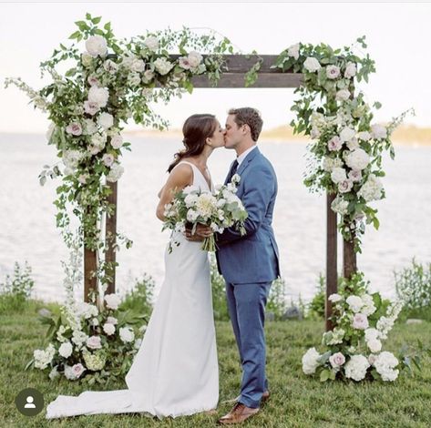 Wedding Arch Greenery White Flowers, Wedding Floral Arch Outdoor, Huppah Wedding Outdoor, Wedding Trellis Decoration, Outdoor Chuppah, Chuppah Florals, Floral Arbor Wedding, White Arch Flowers, Elegant Chuppah