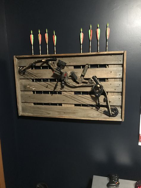 wall hangs for the bow Hunting Bedroom, Diy Archery Target, Deer Hunting Decor, Bow Rack, Bow Storage, Bow Display, Hunting Diy, Bow Hanger, Hunting Room