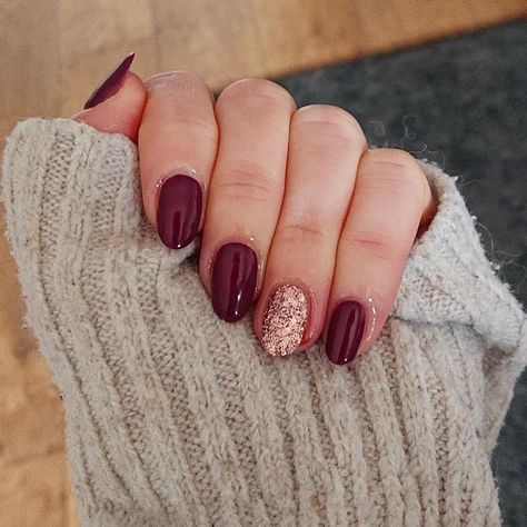 November Nails Colors, November Nail Designs, Kutek Disney, Unghie Nail Art, Simple Fall Nails, Maroon Nails, November Nails, Short Gel Nails, Fall Gel Nails