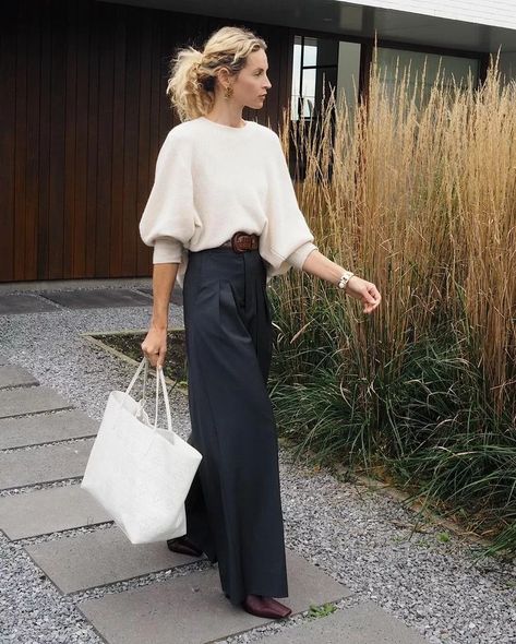 Chic and Confident: Stylish Spring Outfits for Women Over 40 40s Mode, Black And White Outfit, Trouser Outfit, Style 2023, Wide Trousers, Fall Inspo, Looks Street Style, Straight Trousers, Winter 2023