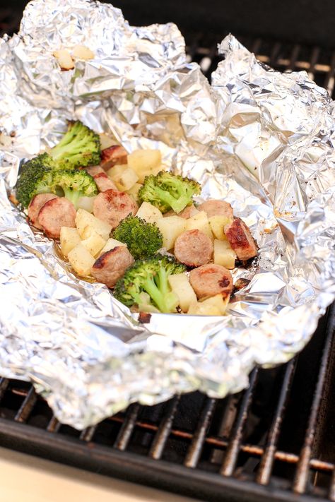 Sausage Potato Broccoli, Broccoli Sausage, Sausage Broccoli, Foil Packet Potatoes, Potato Broccoli, Sausage Potato, Broccoli And Potatoes, Foil Packet Dinners, Foil Pack Meals