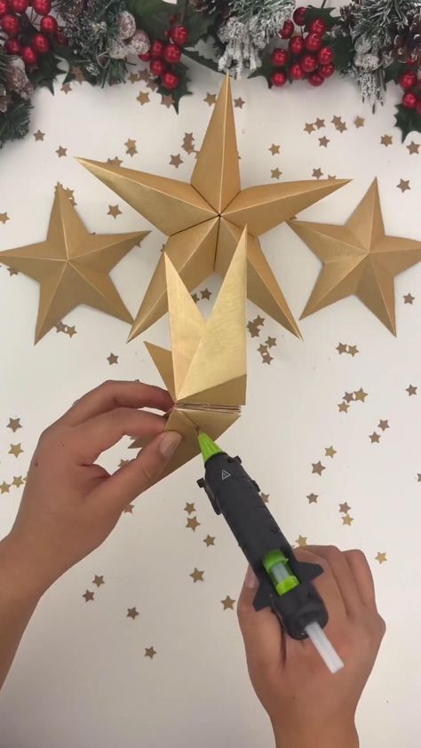 Star Garland Christmas, Prepare For Christmas, Gold Christmas Tree Decorations, Lights For Christmas, Christmas Star Decorations, Paper Christmas Ornaments, Paper Christmas Decorations, Handmade Christmas Crafts, Easy Christmas Decorations