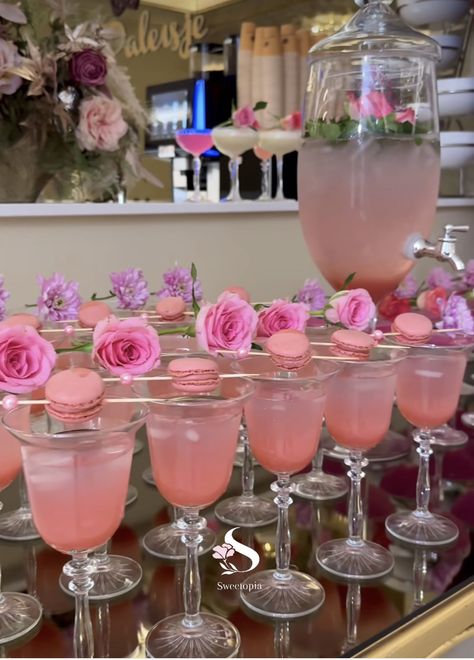 Pink Mocktail, Pink Brunch, Pink Party Ideas, Decoration Buffet, Cocktail Station, Drink Display, Bridal Shower Activities, Bridal Shower Inspo, The Book Of Revelation