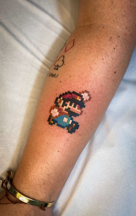 Mario Tatoos, Super Mario Tattoos, Super Mario Tattoo Ideas, Nintendo Tattoo Ideas, Pixelated Tattoo, Mario Tattoo Ideas, Pixel Art Tattoo, Nintendo Tattoos, Video Game Tattoo Ideas