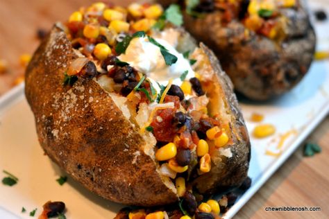 Vegan Baked Potato, Vegetable Entrees, Baked Potato Toppings, Stuffed Baked Potatoes, Black Bean Recipes, Potato Toppings, Baked Potato Recipes, Potluck Dishes, Potato Skins