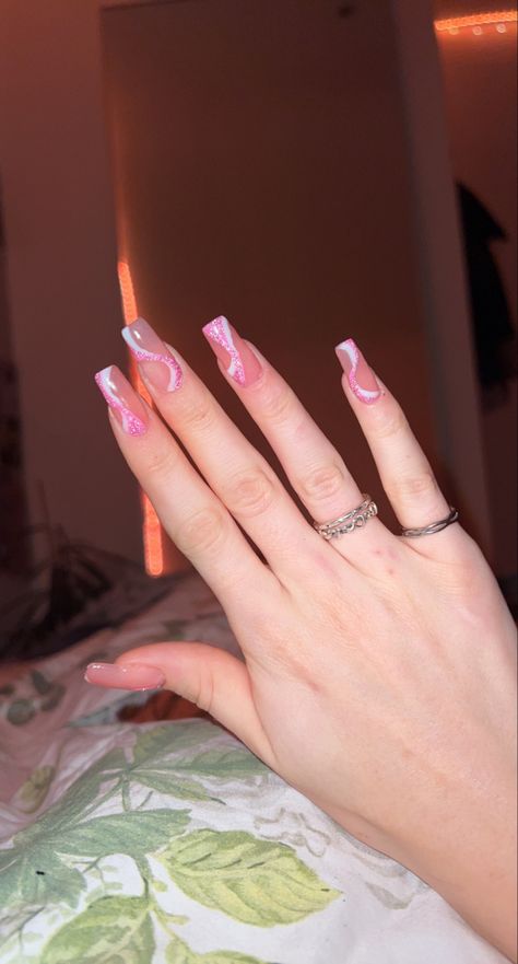 Nail Polygel Design, Nails Polygel Design, Pink Reflective Glitter Nails, Polygel Design, Polygel Nails Design Simple, Pink Swirl Nails, Reflective Glitter Nails, Gel Nails Glitter, Nails Hoco