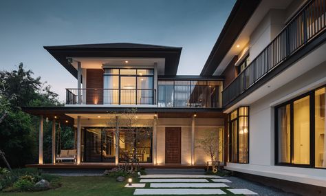 SV64H - Resize (42) Modern Tropical Exterior, Modern Tropical House, Asian House, Tropical House Design, Bali House, Thai House, Contemporary House Exterior, Classic House Design, Modern Style House Plans