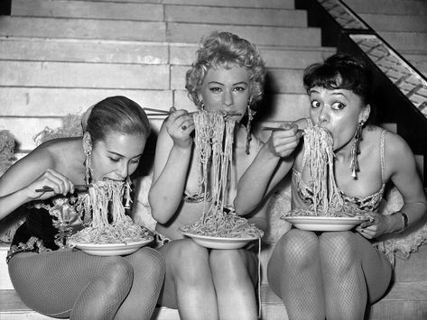 Women eating spaghetti at Soho Fair, 1958 Eating Spaghetti, Dining Room Images, Three Women, Clothing Optional, Strange Photos, Antique Photos, Vintage Photography, Historical Photos, Back In The Day