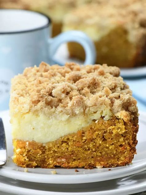 This Carrot Cake Coffee Cake is perfectly sweet and tangy with warm cinnamon and nutmeg aroma and cream cheese instead of a frosting. Carrot Cake Topping, Spring Breakfast, Carrot Cream, Moist Carrot Cakes, Cake Coffee, Coffee Cake Recipe, Breakfast Sweets, Gummy Worms, Coffee Cakes