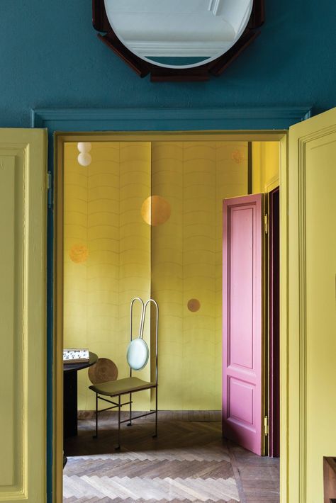 Get Inspired by These Artfully Painted Doors – Frederic Magazine Painted Curtains, Hand Painted Wallpaper, New York Apartment, Yellow Walls, Design Del Prodotto, Milan Design Week, Design District, Painting Wallpaper, Painted Doors