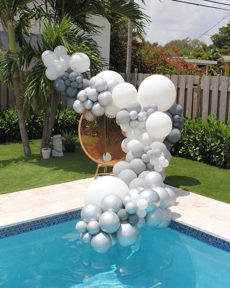 Baby Theme, Pool Party Decorations, Shimmer Wall, Balloon Ideas, Baby Themes, Pool Side, Masquerade Party, Decorations Party, Balloon Decorations Party