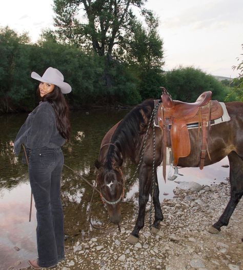 Horse Trainer Aesthetic, Ranch Life Aesthetic, Trainer Aesthetic, Horse Trainer, Life Aesthetic, Ranch Life, Coastal Cowgirl, Cowgirl Outfits, Horse Riding