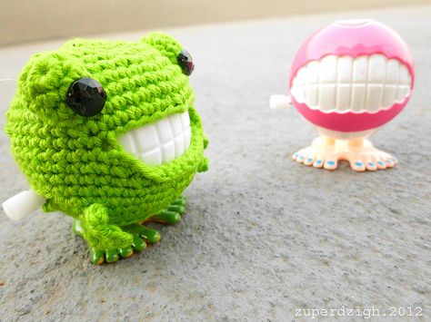 wind up amigurumi | Flickr - Photo Sharing! Amigurumi Frog, Crazy Crochet, Wind Up Toy, Animal Crochet, Crochet Shop, Wind-up Toys, Book Shop, Art Yarn, Tiny Dolls