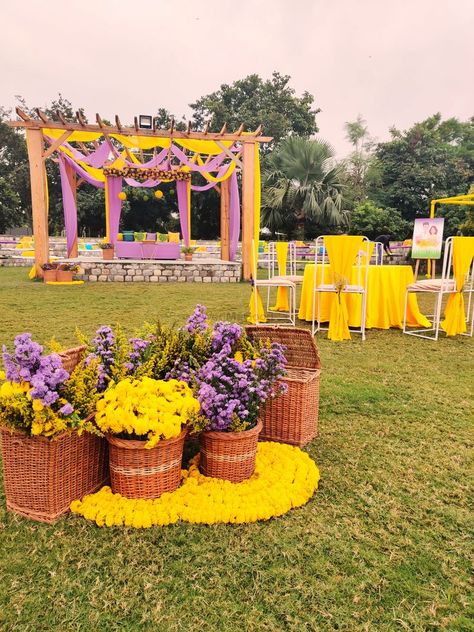 unique mehendi or haldi decor theme in lavender and yellow Yellow Wedding Decorations, Haldi Decoration Ideas, Haldi Ceremony Decorations, Indian Wedding Theme, Mehendi Decor Ideas, Haldi Decor, Pastel Theme, Mandap Decor, Wedding Planning Decor