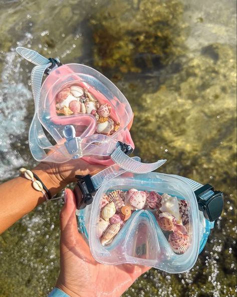 Beach Girl Aesthetic, Ocean Girl, Preppy Beach, Summer Picture Poses, Shotting Photo, Summer Fun List, Summer Goals, Preppy Summer, Summer Wallpaper