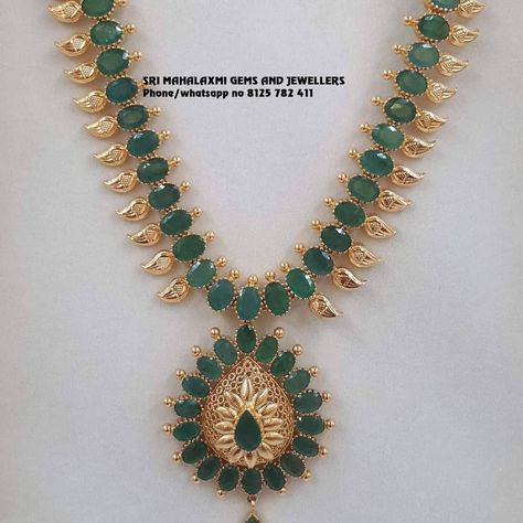 Green Stone Necklace Indian Gold, Green Stone Necklace Indian, Emerald Necklace Indian, Jewellery Redesign, 12 Jyotirling, Emeralds Necklace, Mango Haram, Gold Stone Necklace, Green Stone Jewelry