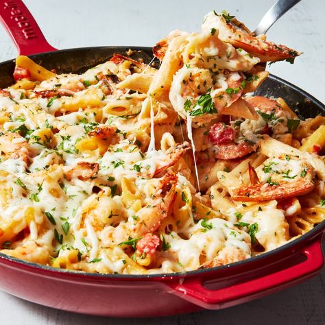 Garlicky Shrimp Alfredo Bake Shrimp Alfredo Bake, Shrimp And Peppers, Alfredo With Shrimp, Ritz Cracker Chicken Casserole, Easy Alfredo Sauce, Chicken Avocado Caprese, Baked Pasta Recipe, Easy Alfredo, Easy Shrimp Pasta