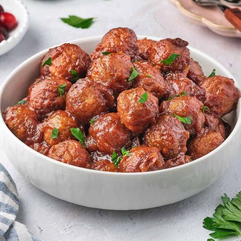 Slow Cooker Cranberry Meatballs Party Meatballs, Crockpot Meatballs, Fresh Cranberry Sauce, Cranberry Meatballs, Best Holiday Appetizers, Meatball Recipes Crockpot, Cranberry Jelly, Chicken Meatball Recipes, Crock Pot Meatballs