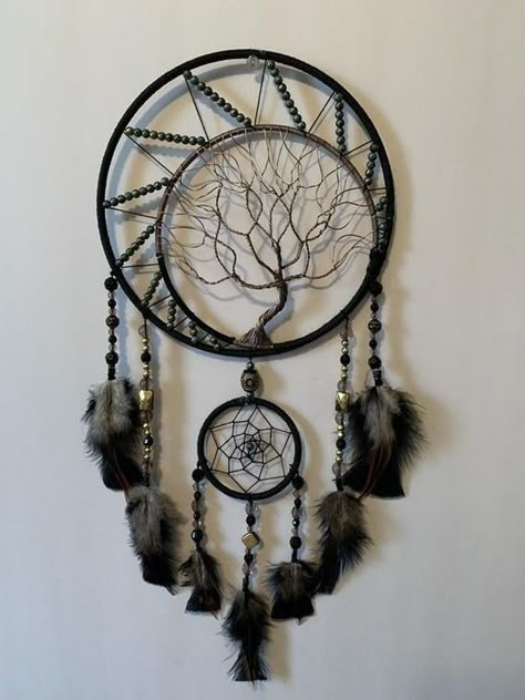 Tree Of Life Dream Catcher, Tree Of Life Artwork, Atrapasueños Diy, Diy Dream Catcher Tutorial, Dream Catcher Tutorial, Pola Macrame, Dream Catcher Patterns, Tree Of Life Painting, Beautiful Dream Catchers