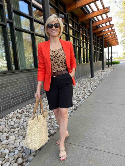 How to Wear Shorts Over 50 When You Thought You Couldn't - Fabulous After 40 Shorts Over 50, How To Wear Bermuda Shorts, How To Wear Shorts, Kawaii Clothes Goth, 50 & Fabulous, Over 50 Womens Fashion, Linen Jacket, Short Styles, Fashion Over 50