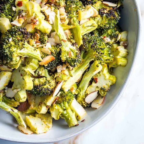 Oven Roasted Broccoli Recipe Easy Broccoli Recipes, Oven Roasted Broccoli, Crispy Broccoli, Roasted Veggies Recipe, Roasted Carrots And Parsnips, Veggie Side Dish, Roasted Broccoli Recipe, Honey Roasted Carrots, Healthy Veggie