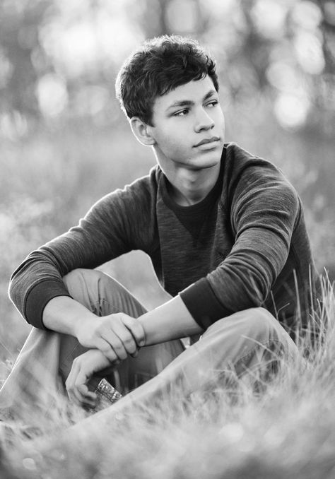 Portfolio - Ryan Towe | Des Moines, IA Portrait Photographer Senior Pictures Boys Outdoors, Senior Picture Poses, Boy Senior Portraits, Outdoor Senior Pictures, Senior Portraits Male, Senior Photos Boys, Male Portrait Poses, Senior Photography Poses, Senior Boy Poses