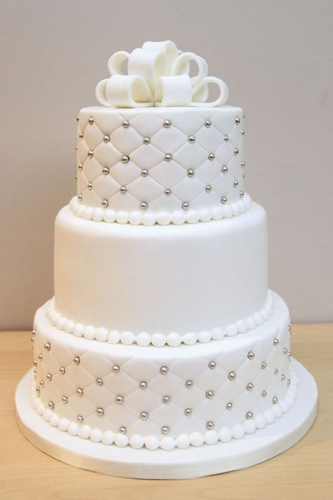 Simple Wedding Cake Decorating, Wedding Cake Fondant, Wedding Cake Designs Simple, Wedding Cake Simple Elegant, Haute Couture Wedding, Fancy Wedding Cakes, Extravagant Wedding Cakes, Silver Wedding Cake, Wedding Cake Cookies