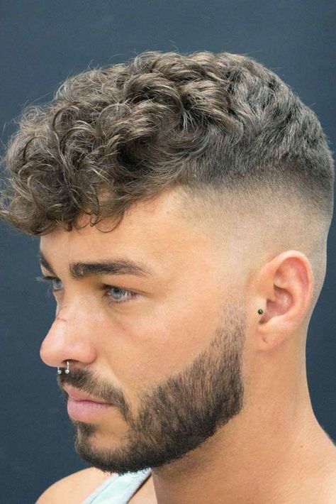 High Curly Top Skin Fade Haircut #skinfade #fadehaircut #menhaircuts #highfade ❤️ Contemporary men never pass by skin fade haircuts! We’ve compiled the latest examples: high skin fade with comb over, mid fade for military cuts, taper ideas to pair with beard, low fade with undercut, and lots of ways to wear the haircut men love so much.  ❤️ See more: https://lovehairstyles.com/skin-fade-ideas/ #lovehairstyles #hair #hairstyles #haircuts Curly Hair Fringe, High And Tight Haircut, High Skin Fade, Curly Hair Fade, Men Haircut Curly Hair, Skin Fade, Hair 2018, Bald Fade, Popular Haircuts