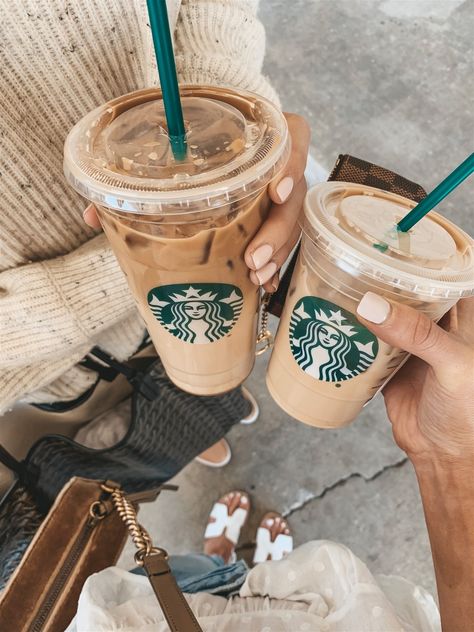 11 Healthier Starbucks Drinks To Try On Your Next Order // Volume 1 - Cella Jane Minuman Starbucks, Best Starbucks Drinks, Café Starbucks, Secret Starbucks Drinks, Healthy Starbucks Drinks, Starbucks Coffee Drinks, Healthy Starbucks, How To Order Starbucks, Starbucks Lovers