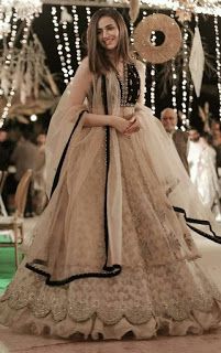 Beautiful and Latest Lehenga Designs for girls on Mehndi and wedding ceremony Party Wear Indian Dresses Receptions, Lehnga Outfit, Bridesmaids Lehenga, Flowers Dp, Wedding Lehenga Designs, Pakistani Fashion Party Wear, Beautiful Pakistani Dresses, Indian Bridal Dress, Indian Gowns Dresses