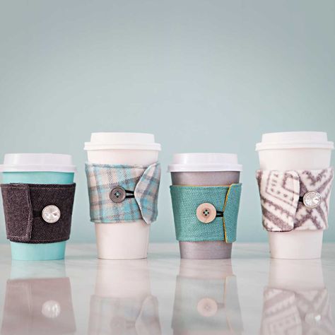 Add a little crafty-chic to your daily cup o' joe with these easy-to-make coffee sleeves. Express your own style with a different sleeve for every day of the week, or give one as a gift! Diy Coffee Sleeve, Cup Sleeve Pattern, Work Recipes, Coffee Cup Cozy, Coffee Cup Sleeves, Travel Coffee Cup, Coffee Sleeve, Cup Sleeve, Diy Travel