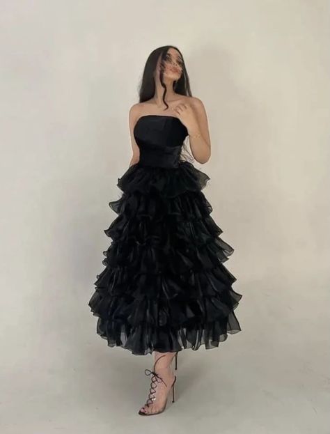 Black And White Formal Dress, Black White Dress Formal, Black And White Formal, Prom 23, Extraordinary Fashion, Wedding Dressses, Beautiful Black Dresses, Bella Hadid Outfits, Golden Birthday