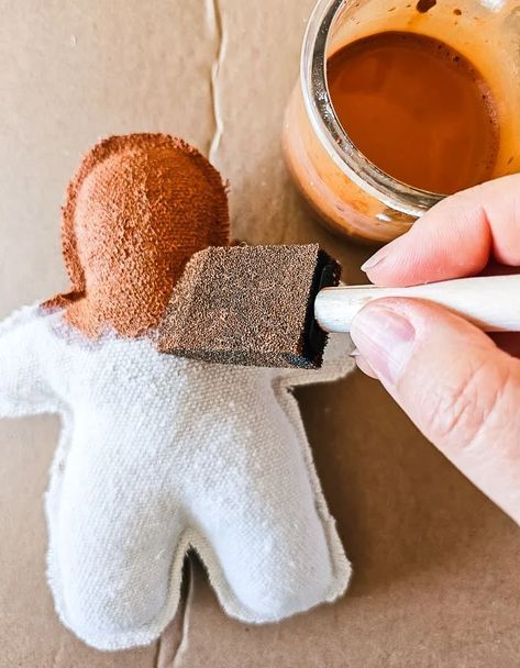 Painted Gingerbread Men, Primitive Crafts Diy, Primitive Christmas Patterns, Easy Primitive Crafts, Primitive Gingerbread Men, Primitive Gingerbread, Painted Gingerbread, Primitive Fall Crafts, Primitive Country Crafts