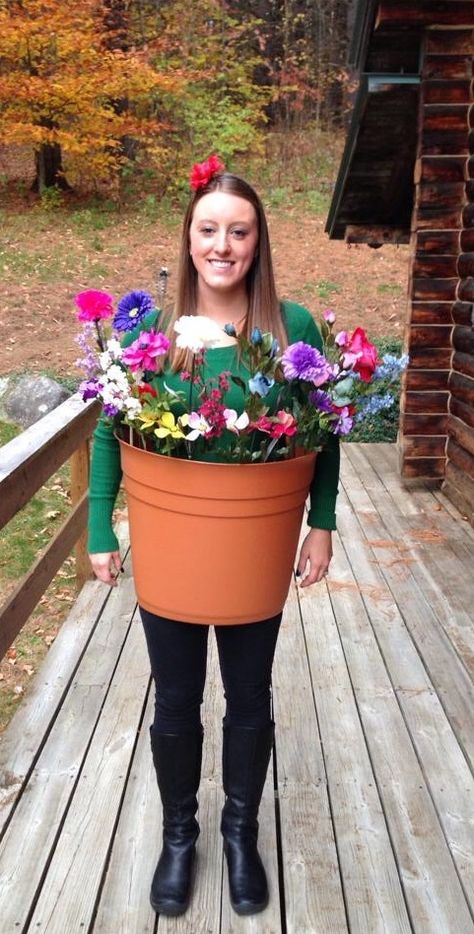 DIY flower pot costume Flower Pot Halloween Costume, Flower Garden Costume, Flower Halloween Costume Womens, Crazy Plant Lady Costume, Diy Flower Costume Women, Adult Flower Costume, Loteria Costumes Ideas, Flower Costume Diy Women, Diy Flower Costume