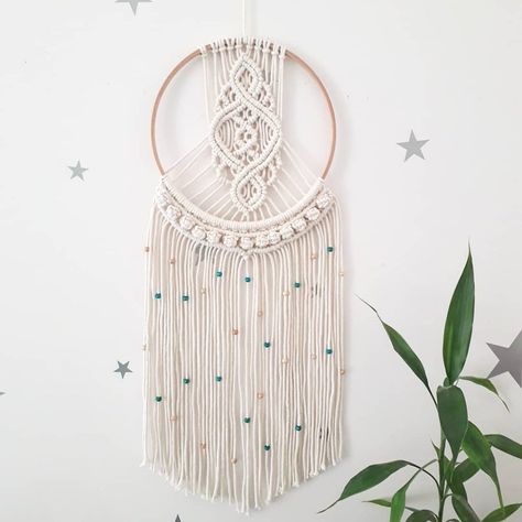 17+ Macrame Wall Hangings and Patterns Macrame Wall Hanging Pattern Free, Dream Catcher Pictures, Diy Wall Hanging Yarn, Macrame Wedding Decor, Macrame Feather Wall Hanging, Simpul Makrame, Macrame Wall Hanging Tutorial, Free Macrame Patterns, Macrame Rings