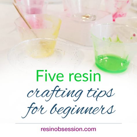 Resin Beginner, Homemade Coasters, Epoxy Resin Diy, Resin Crafts Tutorial, Diy Resin Projects, Resin Jewelry Making, Epoxy Resin Crafts, Resin Tutorial, Diy Resin Art