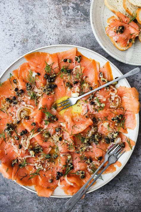 Smoked Salmon Pesto Bruschetta, Smoked Salmon Starters For Dinner Party, Appetizer Smoked Salmon, Healthy Fancy Dinner, Smoked Salmon Dinner Recipes, Smoked Salmon Recipes Healthy, Salmon Starter Recipes, Salmon Party Recipes, Side Of Salmon Recipes