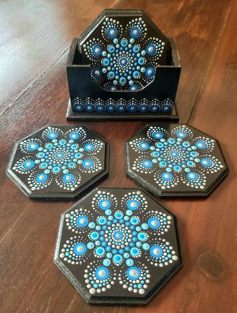 Painting Coasters, Mandala Ideas, Mandala Dot Art, Easy Mandala, Easy Mandala Drawing, Dot Patterns, Mandala Earrings, Simple Mandala, Lady Bugs