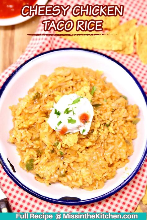 Cheesy Chicken Taco Rice, Chicken Taco Rice, Taco Rice Skillet, Cheesey Chicken, Top Dinner Recipes, Taco Chicken, Taco Rice, Mexican Flavors, Chicken Rice Recipes