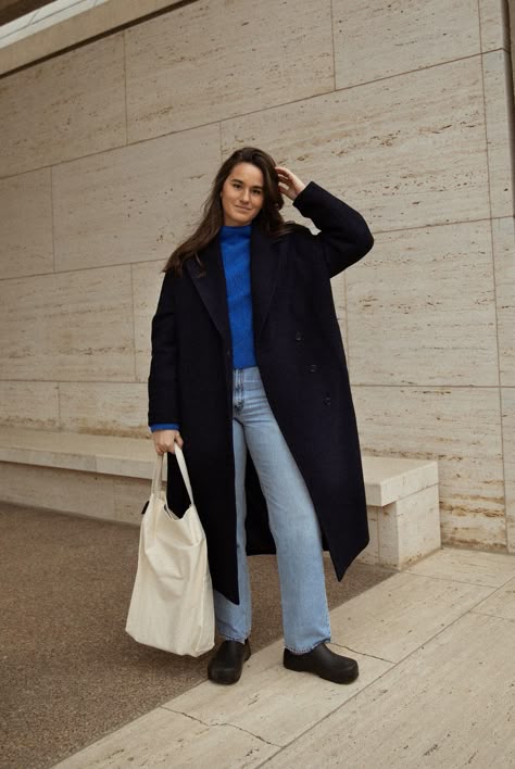 monochrome winter outfit with long coat and blue sweater Cobalt Blue And Brown Outfit, Cobalt Blue And Black Outfit, Cobalt Sweater Outfit, Cobalt Blue Top Outfit, Cobalt Blue Sweater Outfit, Clog Outfit Ideas, Cobalt Blue Outfits, How To Style Clogs, Outfits With Clogs