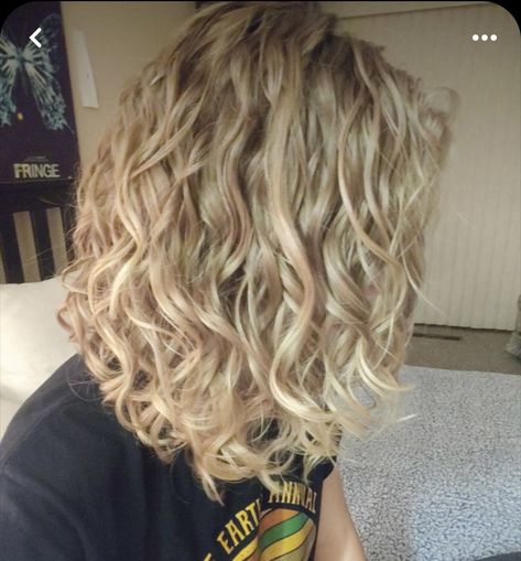 Short Permed Blonde Hair, Shoulder Length Hair Wavy Natural Blonde, 2023 Blonde Hair Trends Curly, Blond Permed Hair Short, Mid Length Blonde Curly Hair, Blonde Curly Hair Medium Length, Blond Curly Hair Short, Curly Blonde Lob, Blonde Curly Medium Length Hair