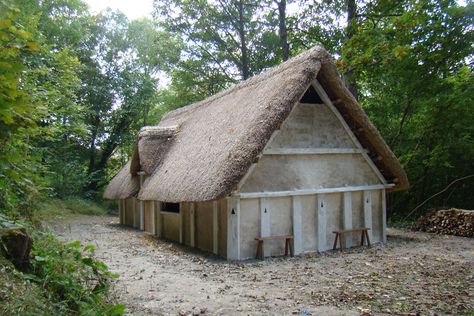 Beef Tongue Recipes, Anglo Saxon Houses, Tongue Recipes, Timber Framed Houses, Viking Architecture, Romano British, Houses Traditional, Saxon History, Tudor Kitchen