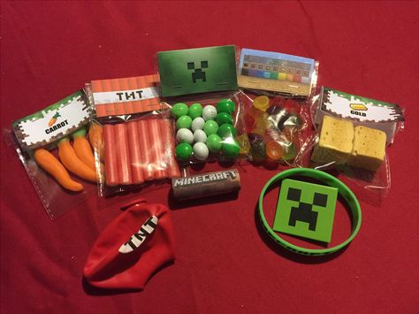 Minecraft party favours - lollies, minecraft balloon, silicone bracelet and brooch. Minecraft Party Favours, Minecraft Party Bags, Minecraft Balloons, Minecraft Party Favors, Minecraft Gifts, Kids Giveaway, Bday Cards, Minecraft Birthday, Minecraft Party