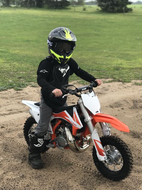 Motorcycle Couple Pictures, Motocross Baby, Ktm Dirt Bikes, Ktm Supermoto, Dirt Bike Gear, Honda Scrambler, Dirt Bikes For Kids, Cool Dirt Bikes, Baby Boy Swag