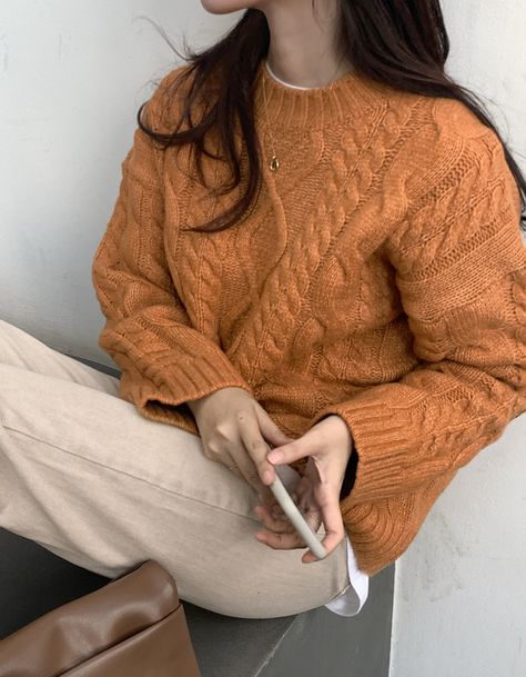 Orange Sweater Outfit Aesthetic, Orange Knit Sweater Outfit, Orange Cardigan Outfit, Dream Doctor, Cardigan Outfit Aesthetic, Knit Sweater Outfit, Celebrity Fashion Looks, Dressing Sense, Uni Outfits