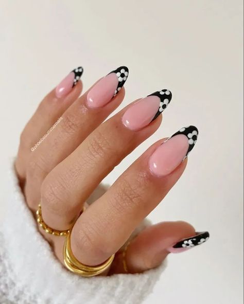 Black French Tip Floral Nails, Almond Trendy Nails Designs, Black Flower Almond Nails, French Tip Nails With Floral Design, Black And White Oval Nail Designs, Black French Nails With Flowers, Flower Black Nails, Black And White Flowers Nails, March French Tip Nails